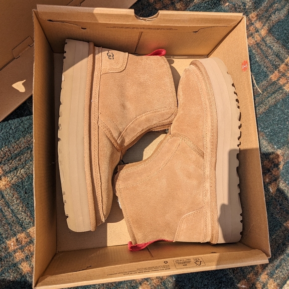 UGG Shoes - UGG neumel zip boots